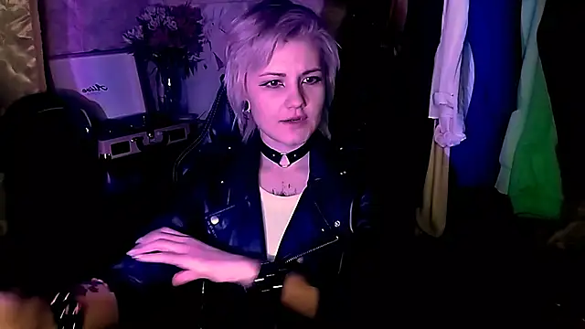 Snapshot of EvaBrownie chatting on February 14, 2025, 2:02 pm EvaBrownie online show from February 14, 2025, 2:02 pm