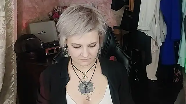 Snapshot of EvaBrownie chatting on February 18, 2025, 4:26 pm EvaBrownie online show from February 18, 2025, 4:26 pm