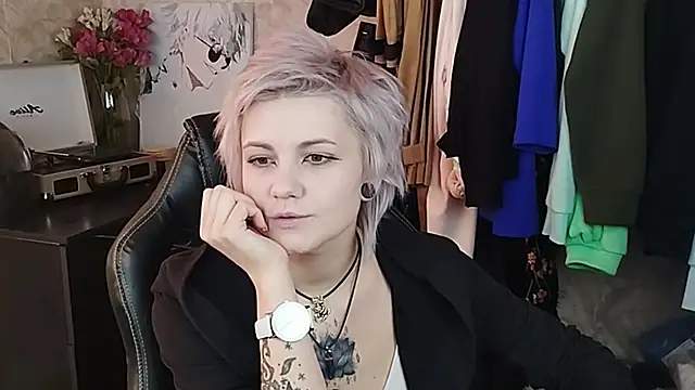 Snapshot of EvaBrownie chatting on February 19, 2025, 10:34 am EvaBrownie online show from February 19, 2025, 10:34 am