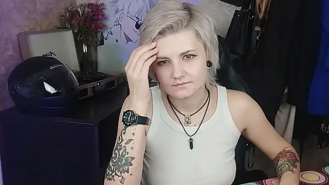 Snapshot of EvaBrownie chatting on February 24, 2025, 3:20 pm EvaBrownie online show from February 24, 2025, 3:20 pm