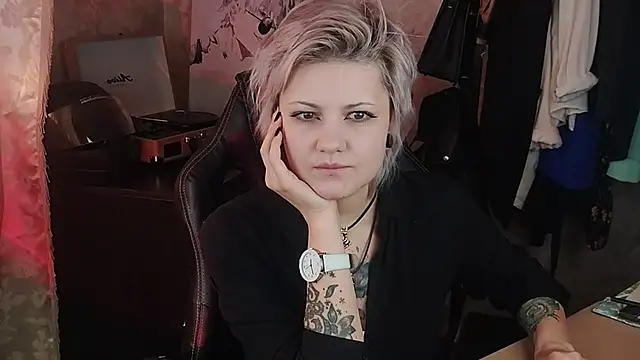 Snapshot of EvaBrownie chatting on March 9, 2025, 11:47 am EvaBrownie online show from March 9, 2025, 11:47 am