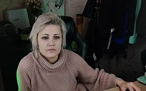 Snapshot of EvaBrownie chatting on March 12, 2025, 9:34 am EvaBrownie online show from March 12, 2025, 9:34 am