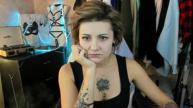 Snapshot of EvaBrownie chatting on September 13, 2025, 10:26 am EvaBrownie online show from September 13, 2025, 10:26 am