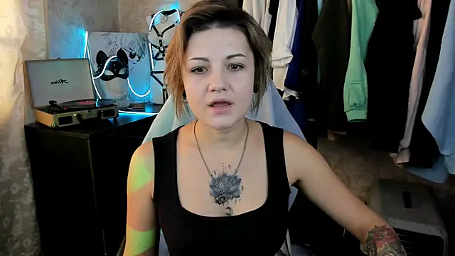 Snapshot of EvaBrownie chatting on September 20, 2025, 10:49 am EvaBrownie online show from September 20, 2025, 10:49 am