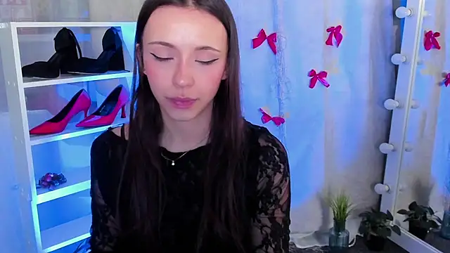 Snapshot of Sahara_Shields chatting on January 23, 2025, 1:24 pm Sahara Shields online show from January 23, 2025, 1:24 pm