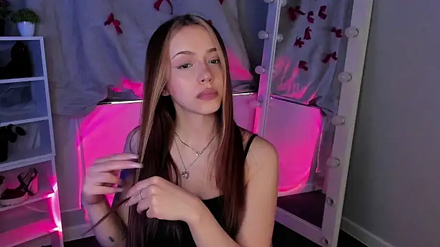 Snapshot of Sahara_Shields chatting on March 18, 2025, 1:20 pm Sahara Shields online show from March 18, 2025, 1:20 pm