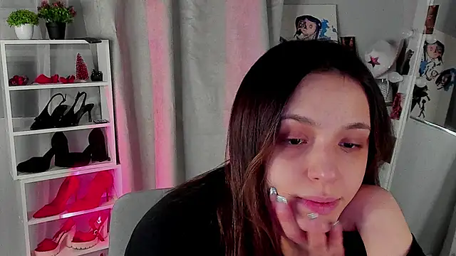 Snapshot of Sahara_Shields chatting on December 14, 2025, 10:20 am Sahara Shields online show from December 14, 2025, 10:20 am