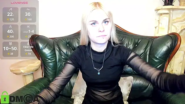 Snapshot of HillEva chatting on October 13, 2025, 8:20 pm HillEva online show from October 13, 2025, 8:20 pm
