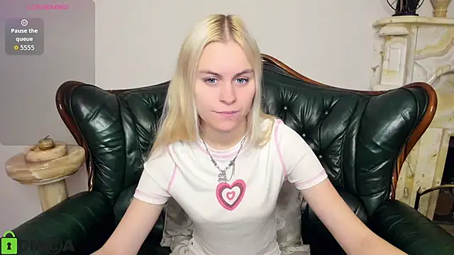 Snapshot of HillEva chatting on October 25, 2025, 7:05 am HillEva online show from October 25, 2025, 7:05 am