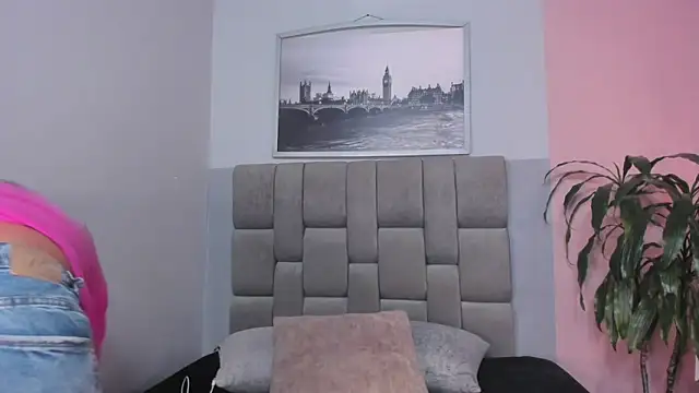 janna lopez  online show from December 5, 2025, 12:47 pm