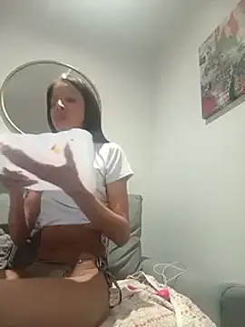 Snapshot of Keyler_True18 chatting on February 23, 2025, 3:02 am Keyler True18 online show from February 23, 2025, 3:02 am