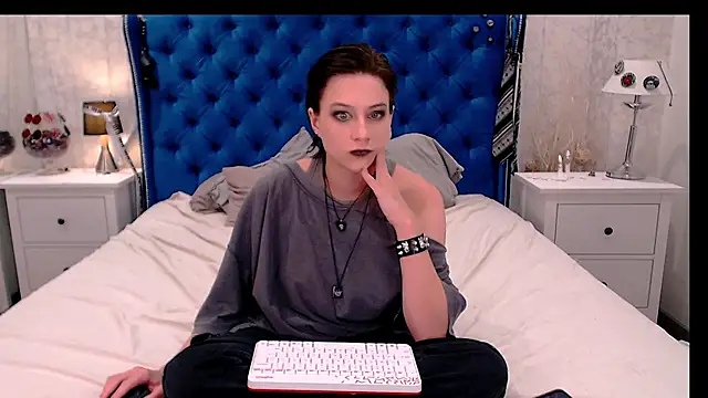 via mayer  online show from December 5, 2025, 8:45 am