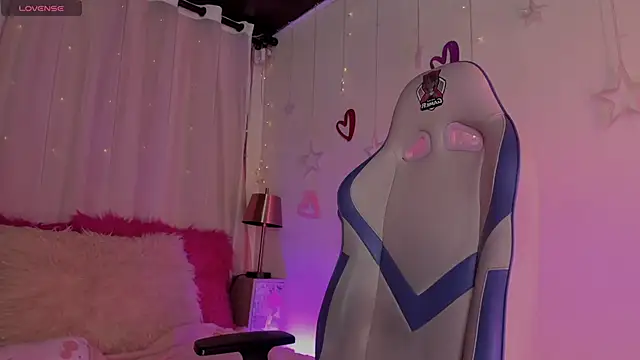 Snapshot of emma_soffia_ chatting on March 13, 2025, 5:50 pm emma soffia  online show from March 13, 2025, 5:50 pm