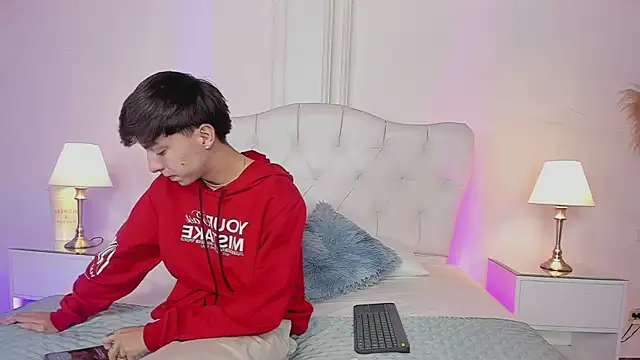 ethan and ava online show from March 22, 2025, 1:41 pm