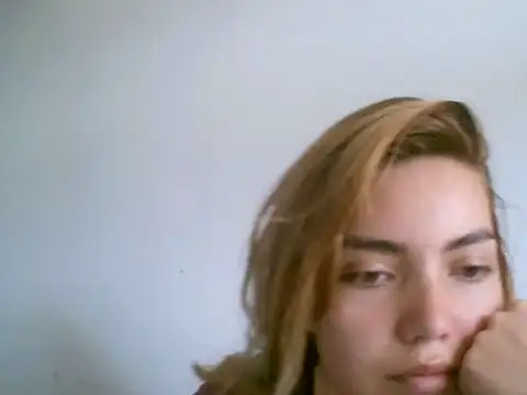 VittoriaTaylor online show from November 20, 2025, 8:41 pm