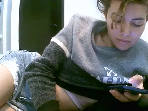 VittoriaTaylor online show from December 16, 2025, 10:26 pm