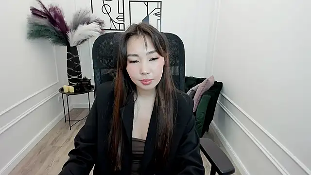 AnnaReyla online show from November 24, 2025, 7:24 pm