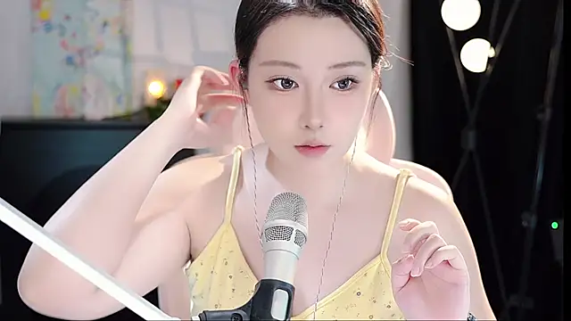 Snapshot of Dou-Dou-er chatting on September 10, 2025, 2:55 am Dou-Dou-er online show from September 10, 2025, 2:55 am
