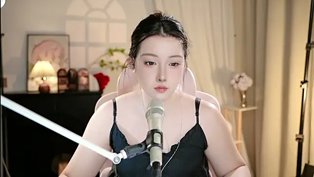 Snapshot of Dou-Dou-er chatting on October 11, 2025, 12:04 pm Dou-Dou-er online show from October 11, 2025, 12:04 pm