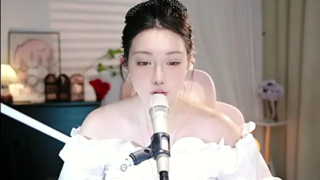 Snapshot of Dou-Dou-er chatting on October 13, 2025, 12:05 pm Dou-Dou-er online show from October 13, 2025, 12:05 pm