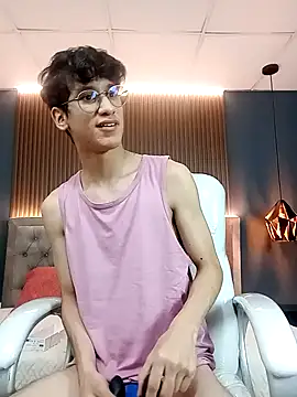 Snapshot of Cum_hunters chatting on September 27, 2025, 5:34 am Cum hunters online show from September 27, 2025, 5:34 am