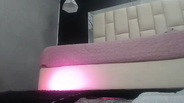 Snapshot of Auroraa_miller chatting on January 15, 2025, 1:20 pm Auroraa miller online show from January 15, 2025, 1:20 pm