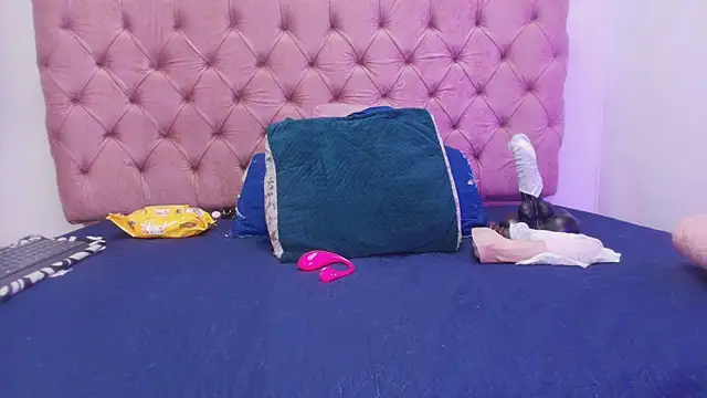 Snapshot of Auroraa_miller chatting on September 9, 2025, 11:54 am Auroraa miller online show from September 9, 2025, 11:54 am