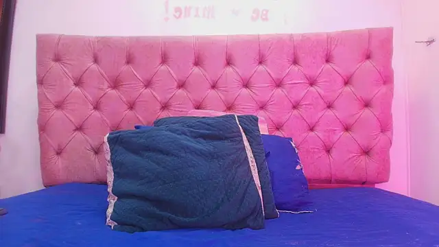 Snapshot of Auroraa_miller chatting on September 11, 2025, 11:54 am Auroraa miller online show from September 11, 2025, 11:54 am