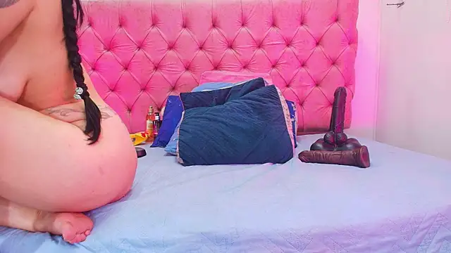 Snapshot of Auroraa_miller chatting on September 14, 2025, 11:53 am Auroraa miller online show from September 14, 2025, 11:53 am