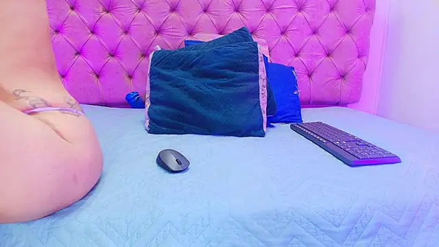 Snapshot of Auroraa_miller chatting on September 18, 2025, 11:56 am Auroraa miller online show from September 18, 2025, 11:56 am