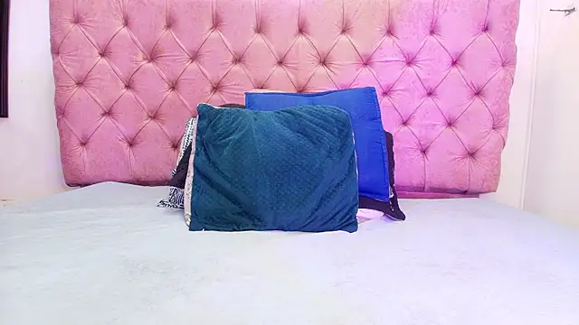 Snapshot of Auroraa_miller chatting on September 27, 2025, 11:59 am Auroraa miller online show from September 27, 2025, 11:59 am