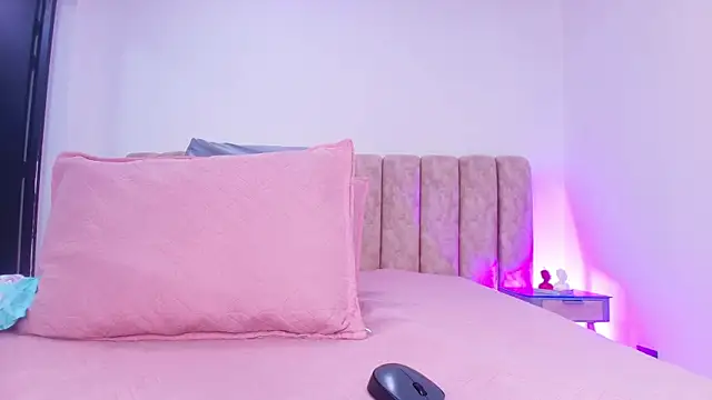 Snapshot of Auroraa_miller chatting on November 26, 2025, 11:55 am Auroraa miller online show from November 26, 2025, 11:55 am