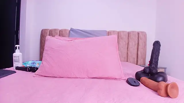 Snapshot of Auroraa_miller chatting on November 27, 2025, 11:56 am Auroraa miller online show from November 27, 2025, 11:56 am