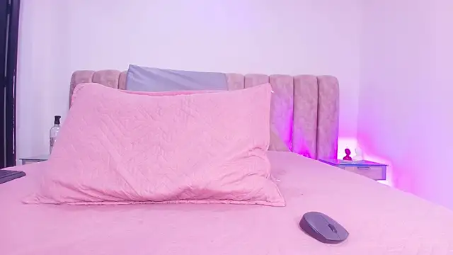 Snapshot of Auroraa_miller chatting on November 29, 2025, 11:57 am Auroraa miller online show from November 29, 2025, 11:57 am