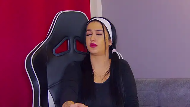 Snapshot of Eva_Lovvia_ chatting on February 11, 2025, 1:20 am Eva Lovvia  online show from February 11, 2025, 1:20 am