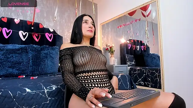 Isis ariany  online show from February 25, 2025, 12:45 pm