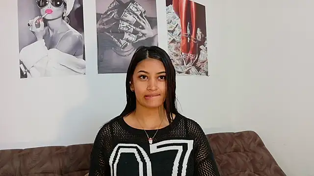 loretahorny online show from October 10, 2025, 1:32 pm