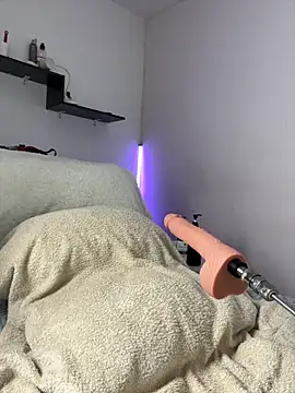 Snapshot of darkdesire_01 chatting on October 28, 2025, 2:48 am darkdesire 01 online show from October 28, 2025, 2:48 am