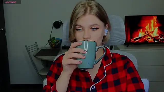 Snapshot of _JessieVibes chatting on February 12, 2025, 4:00 pm JessieVibes online show from February 12, 2025, 4:00 pm