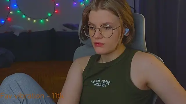 Snapshot of _JessieVibes chatting on October 25, 2025, 2:46 pm JessieVibes online show from October 25, 2025, 2:46 pm