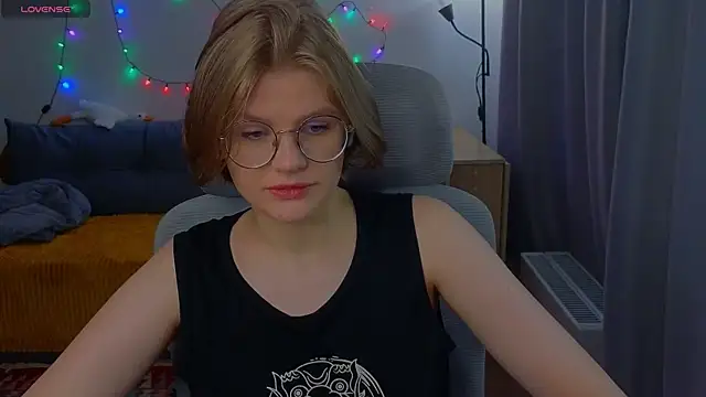 Snapshot of _JessieVibes chatting on October 28, 2025, 12:41 pm JessieVibes online show from October 28, 2025, 12:41 pm