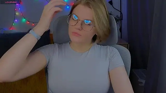 Snapshot of _JessieVibes chatting on November 12, 2025, 1:00 pm JessieVibes online show from November 12, 2025, 1:00 pm