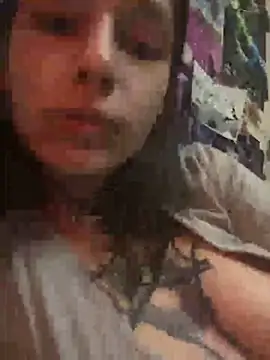 Snapshot of mollyEXD chatting on October 28, 2025, 9:17 pm mollyEXD online show from October 28, 2025, 9:17 pm