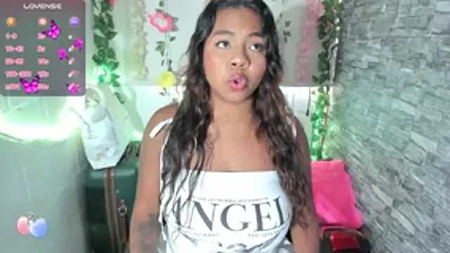 Snapshot of naty_jhonsom_ chatting on December 4, 2025, 9:12 pm naty jhonsom online show from December 4, 2025, 9:12 pm