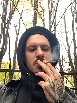 Snapshot of AssHunter4k chatting on October 30, 2025, 8:27 am AssHunter4k online show from October 30, 2025, 8:27 am