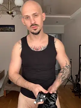 Snapshot of AssHunter4k chatting on October 31, 2025, 9:10 am AssHunter4k online show from October 31, 2025, 9:10 am