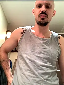 Snapshot of AssHunter4k chatting on November 7, 2025, 9:42 am AssHunter4k online show from November 7, 2025, 9:42 am