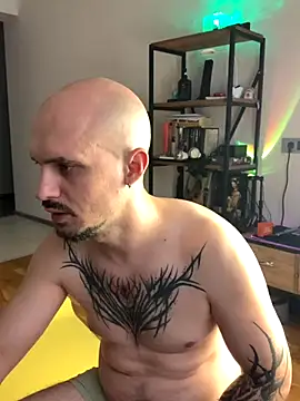 Snapshot of AssHunter4k chatting on November 9, 2025, 10:35 am AssHunter4k online show from November 9, 2025, 10:35 am