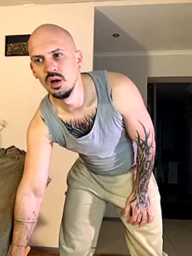 Snapshot of AssHunter4k chatting on November 14, 2025, 5:50 am AssHunter4k online show from November 14, 2025, 5:50 am