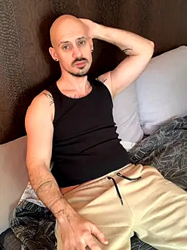 Snapshot of AssHunter4k chatting on November 16, 2025, 8:20 am AssHunter4k online show from November 16, 2025, 8:20 am